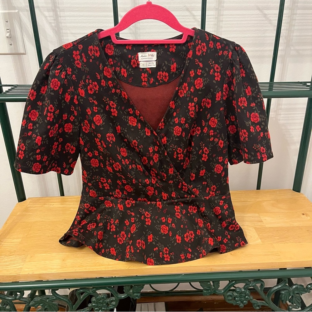 Anthropologie meadow rue v neck peplum red floral top size medium